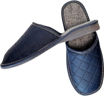 KVINDERS HJEMMESKO PÅ EN GUMMISÅL. Klassiske dame slippers i mørkeblå