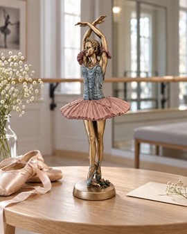 BALLERINA FIGUR. Danserinde figur som romantisk gave til hende