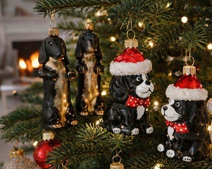 Julekugler figurer. Glas Cocker Spaniel i en kasket, sort. H: 8,20 cm