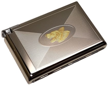 GAVE TIL SVIGERFAR. Cigaretetui metal med lighter, 18 cigaretter