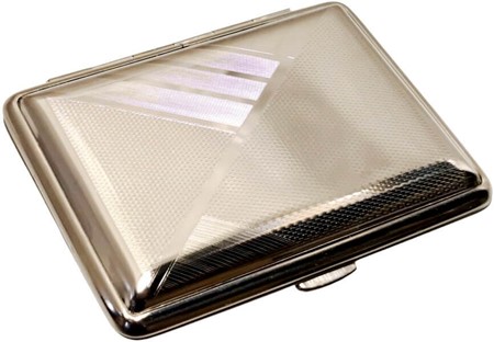 GAVEIDE TIL HAM. Stilfuldt, tysk metal cigaretetui Vom Hofe manufaktur