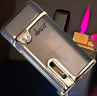GAVE TIL MANDEN. Særligt smart lighter for rygere