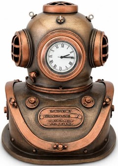 GAVE TIL DYKKER. Unik Veronese figur i form Steampunk dykkerhjelm