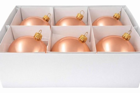 Laksefarvede julekugler, fordi dit juletræ fortjener glam! Ø 8cm 6 stk