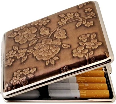 FØDSELSDAGSGAVE TIL HENDE. Lyngfarvet cigaretetui med blomster