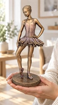 GAVE TIL EN BALLERINA. Attraktiv ballerina figur til stue dekoration