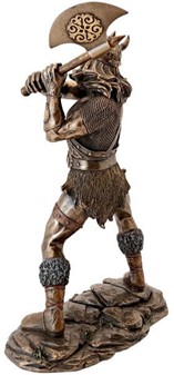 Viking figur. Bronzefigur af mægtige kriger, der svinger sin økse