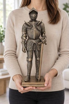 Bronzefigur af Ridder i Rustning. Gaven til Venskab og Styrke