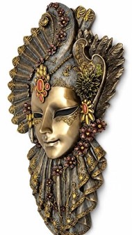 PYNT TIL VÆGGEN. Flot blomstret venetiansk maske i skulptur form