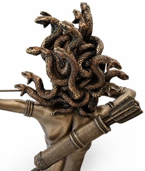 Frygtindgydende smuk Medusa figur. Iøjnefaldende smuk boligindretning