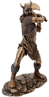 Viking figur. Bronzefigur af mægtige kriger, der svinger sin økse