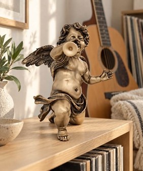 FIGURER PYNT. Smuk, dekorativ bronze figur af engel med trompet