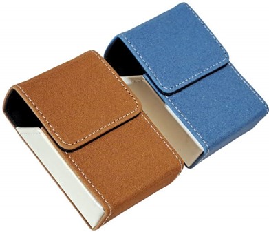 ETUI TIL CIGARETPAKKE. Elegant cigaretetui med magnetisk lukning