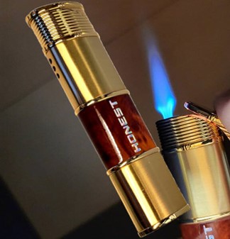 GAVER PÅ NETTET. Smuk og billig gas lighter til dame rygere