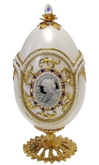 PERFEKT GAVE TIL SVIGERMOR. Lille smykkeopbevaring i Fabergé æg-stil