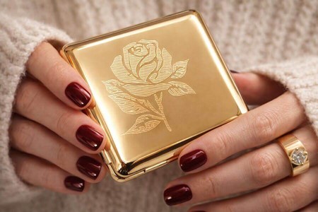 Forgyldt Cigaretetui med Rose. Unikke Valentinsdag Gave til Hende