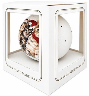 KATTE JULEPYNT. Stor julekugler i hvid med fire katte. Ø 15 cm