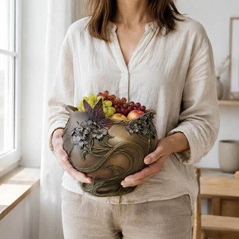 ART NOUVEAU VASE. Unik Veronese vase med blomster og sommerfugl