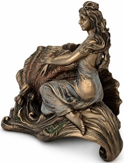 SERVIETHOLDER. Flot Veronese figur i form af en kvinde på en konkylie