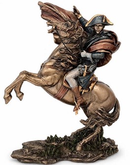 Den ikoniske Napoleon Bonaparte-figur på hesteryg. Skønhed og styrke