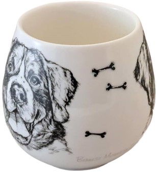 Et charmerende porcelæn krus med raceren hund til ægte hundeelskere