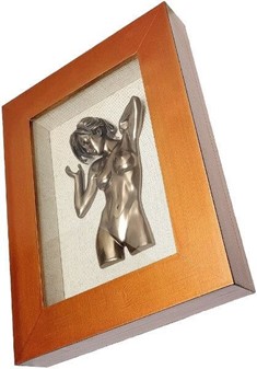 Kunstnerisk Vægdekoration: Elegant Nøgenfigur Bronze i Træramme