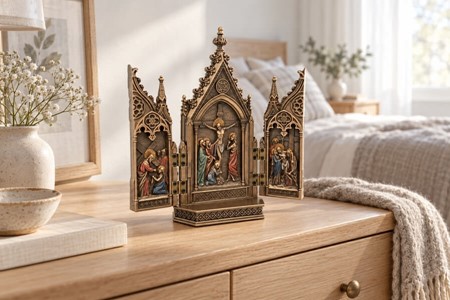 JESU KORSFÆSTELSE. Flot, tredelt Triptykon fra Veronese samling