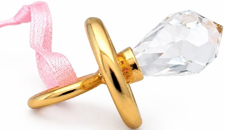 Forgyldt sut med Swarovski-krystaller – sød dåbsgave