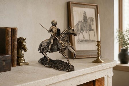 Ridder på hest statue. En Stue Dekoration Med Historie og Sjæl