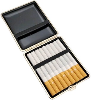 FØDSELSDAGSGAVE TIL HENDE. Lyngfarvet cigaretetui med blomster
