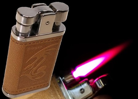 GODE GAVER TIL KÆRESTEN. Lighter i brun med den kinesiske dragen motiv