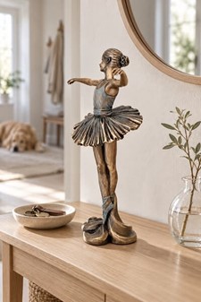 BALLETDANSER FIGUR. Enestående ballerina figur til en gave