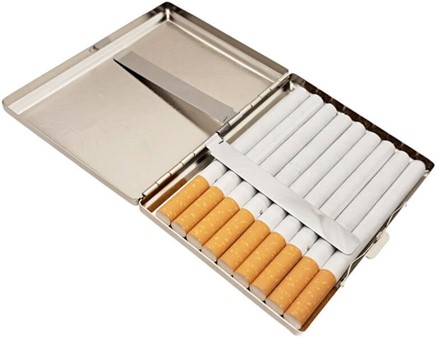 Cigaretetui i metal. Billigt, stilfuldt, perfekt til lange cigaretter