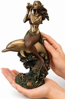 Havets Melodi. Fortryllende Figur - Mytologisk havfrue på Delfin