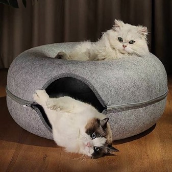 Katteseng og legetunnel i ét. Et hyggeligt sted for din dejlige kat