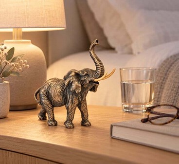 Elefantfigur Bronze. Smuk dekoration, symbol på lykke og velstand