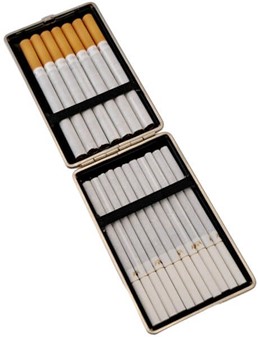 CIGARETETUI TIL LANGE CIGARETTER. Etui indrammet med en naturlig kork