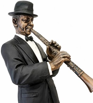 GAVE TIL MUSIKER. Flot bronzefigur af Jazz klarinettist. Reol pynt
