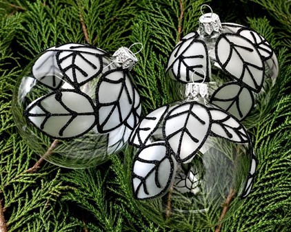 Moderne julekugler i glas – Sort glimmer på gennemsigtig baggrund. Ø 8