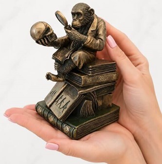 Den Oplyste Abe. Dekorativ figur med hemmelig æske og symbolik