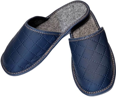 KVINDERS HJEMMESKO PÅ EN GUMMISÅL. Klassiske dame slippers i mørkeblå