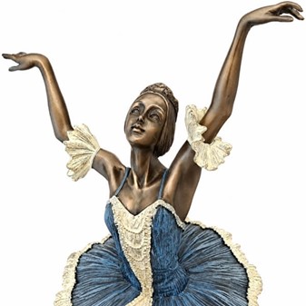 SMÅ GAVER TIL PIGE. Smuk og billig bronzefigur af ballerina i dans