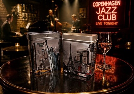 Stilfuldt cigaret etui metal. Sæt med Paris og New York design. 2 stk.
