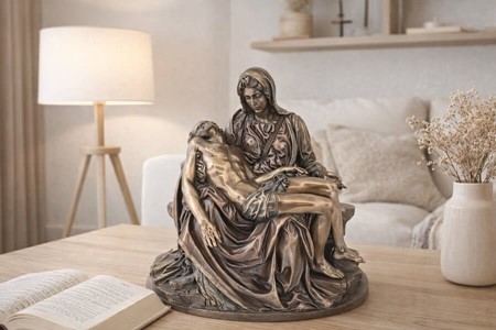 Pieta Figur. Michelangelo's mesterværk som elegant boligindretning