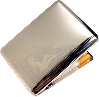 ETUI TIL LANGE CIGARETTER. Metal cigaretetui med kvinde figuren