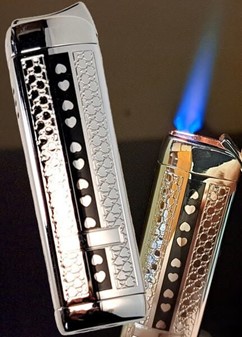 GAVEIDEER KVINDE. Unik lighter til god pris. tre mønstre til at vælge
