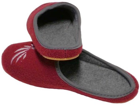 SUTSKO FILT DAME. Mørkerøde slippers med blomsterbroderi, kun 99 kr