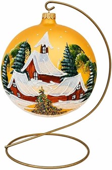 Stor julglaskugle fra Polen i blank guld og et vinterlandskab. Ø 15 cm
