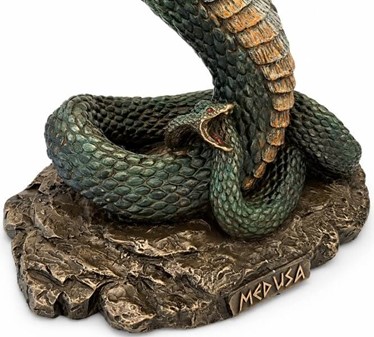 Frygtindgydende smuk Medusa figur. Iøjnefaldende smuk boligindretning