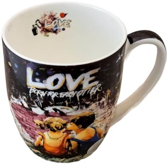 Keramisk Krus med Graffiti. Banksy Porcelænskrus - Kunst i Håndfladen